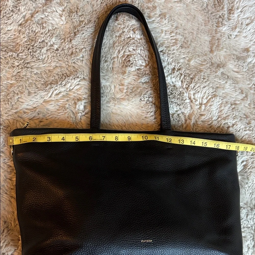 Cuyana Small Zipper Tote and Toiletries Set Black - Picture 5 of 11